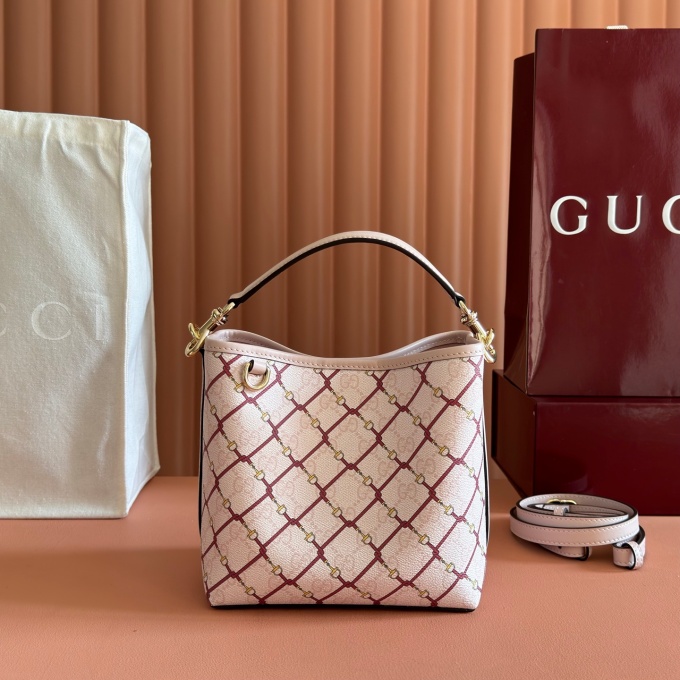 gucci gg emblem small tote bag #815118